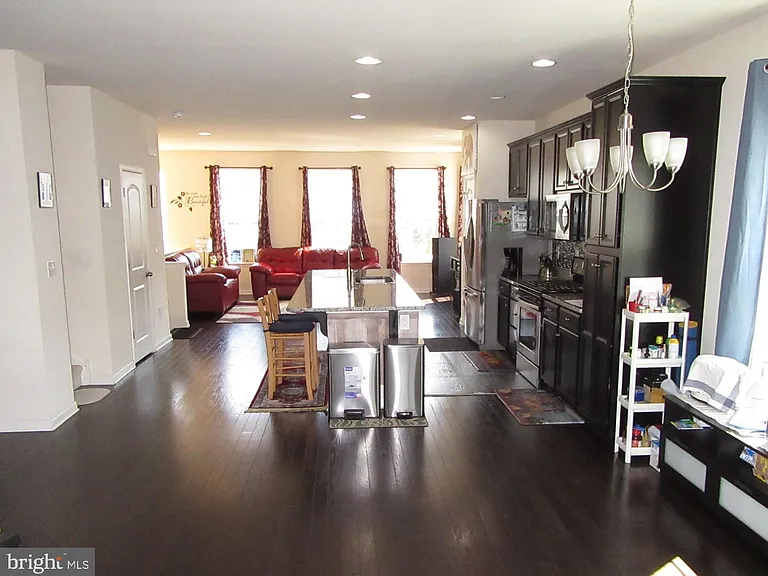 544 Liam Pl — Photo 8