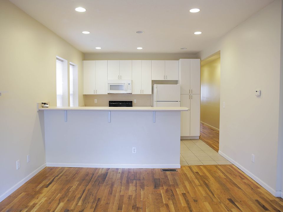 1st image of 1608 Summit St #13802879