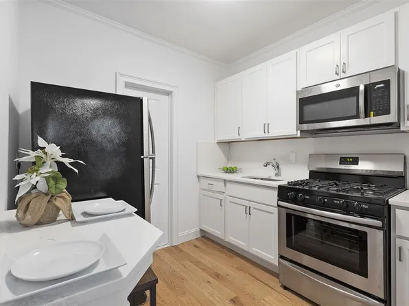 289 New York Avenue image 1 of 8