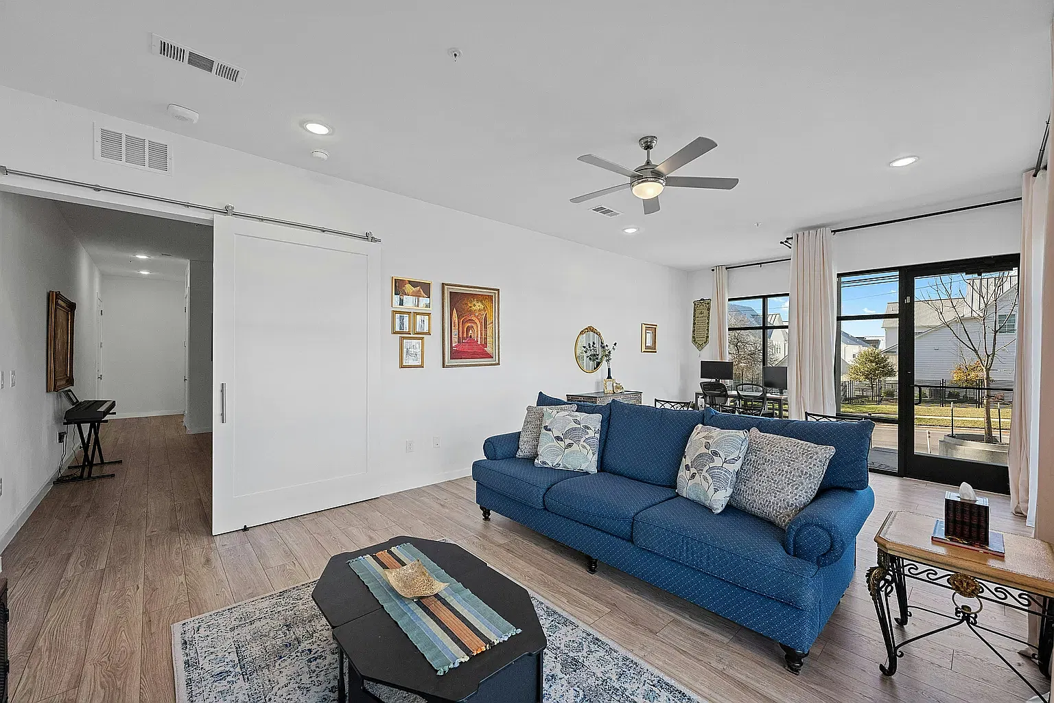 2 bed, 1200 sqft, $2,400 — Photo 4