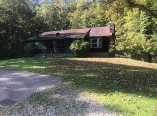 121 Springer Ln, Elkview, WV 25071