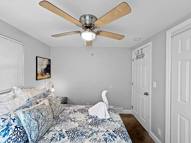 Guest Bedroom
Peaceful bedroom with a ceiling fan, natural light, and a calm, neutral palette. A restful space to unwind at the end of the day.