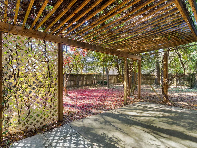 4591 Scarlet Dr — Photo 27