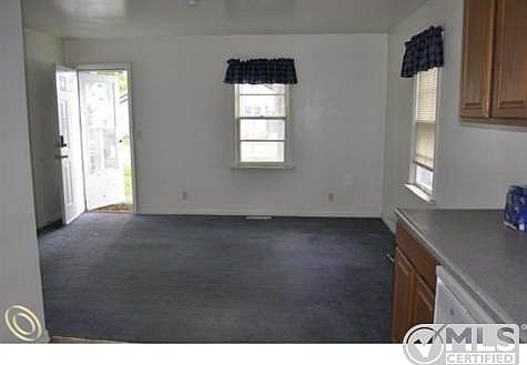 7420826430 Living.jpg