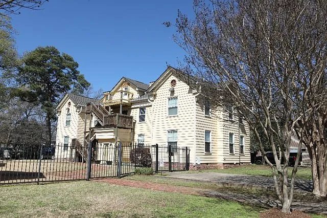 2 bed, 800 sqft, $875 — Photo 1