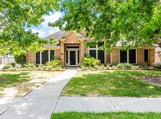 109 Smokey Lake Ln, Dickinson, TX 77539