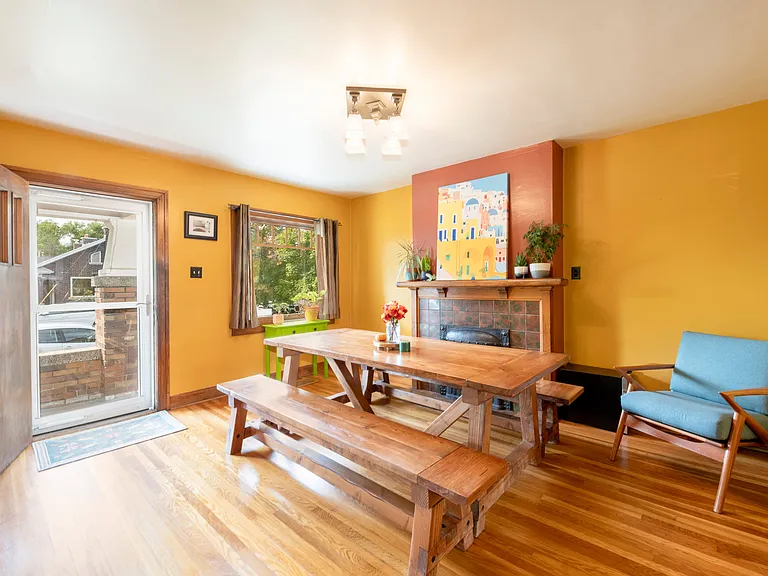587 E Sherman Ave — Photo 4