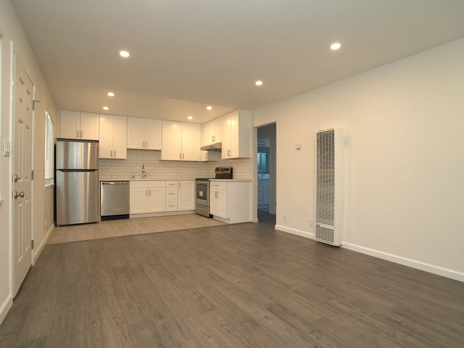 1 bed, 900 sqft, $3,000 — Photo 3