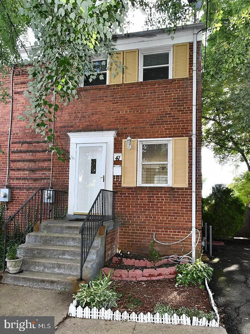 3 bed, 1296 sqft, $2,800 — Photo 1
