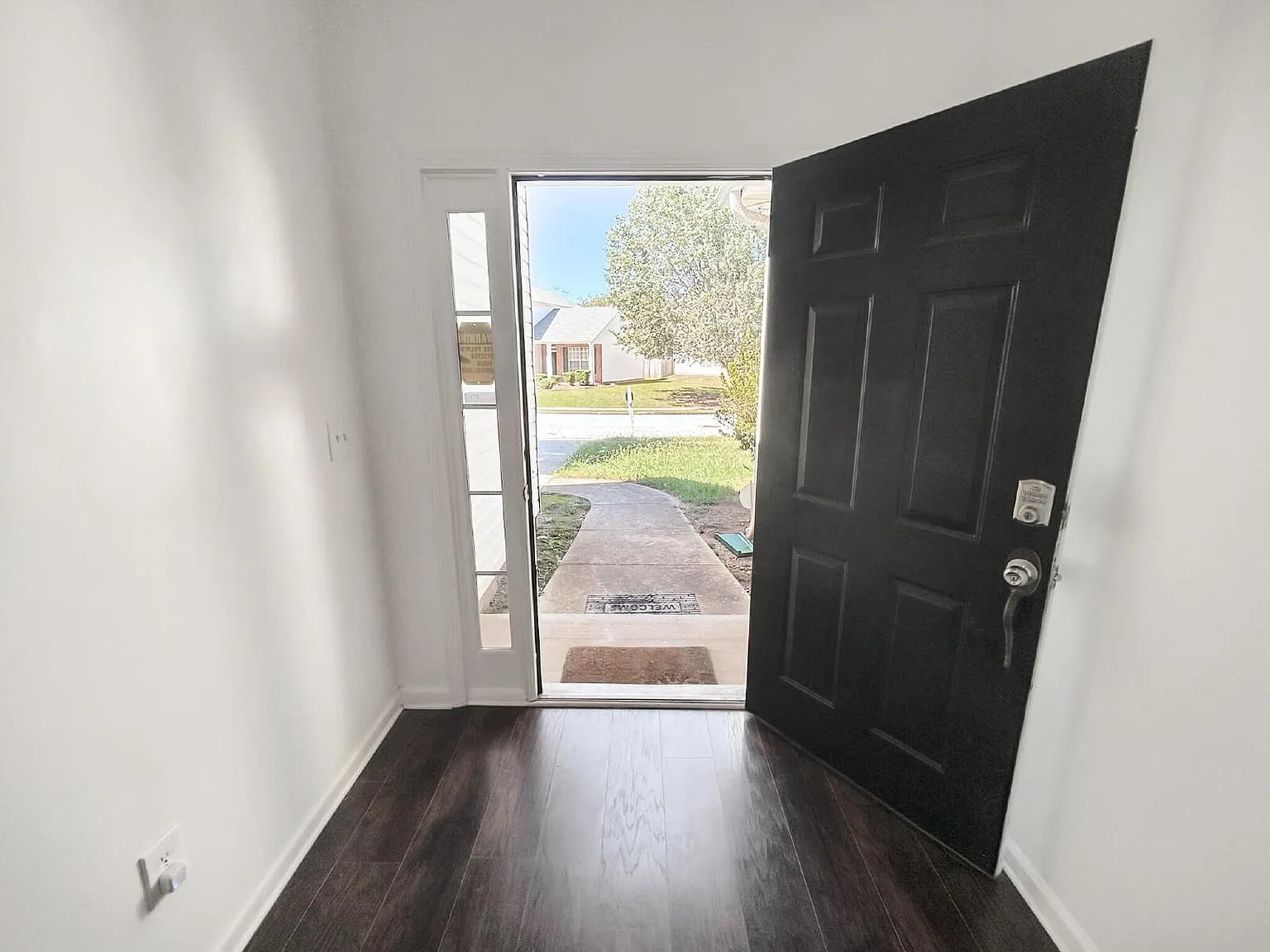 3 bed, 2.0 bath, 1731 sqft, $2,049 — Photo 4