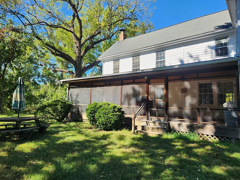 1520 Ridout Ln — Photo 38