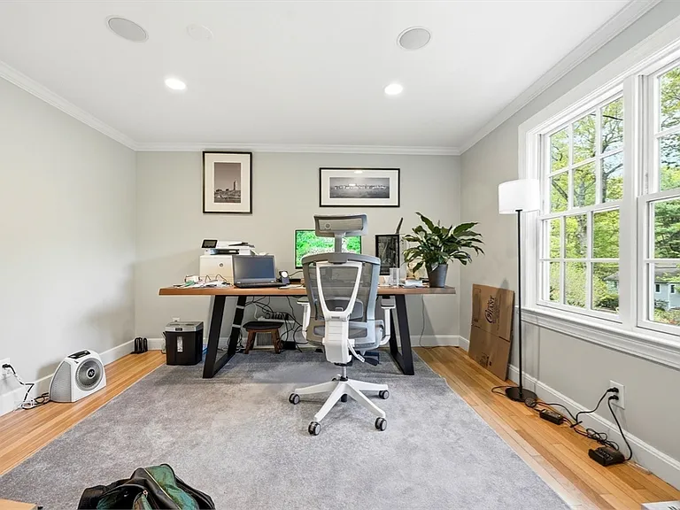 17 Hawthorne Ln — Photo 12