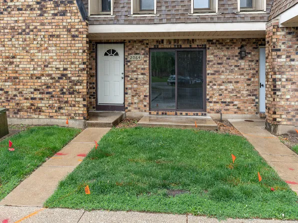 2064 Country Club Dr, Woodridge, IL 60517