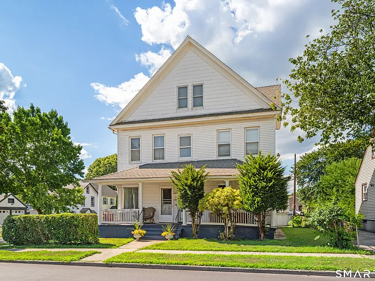 318 Suburban Ave — Photo 3