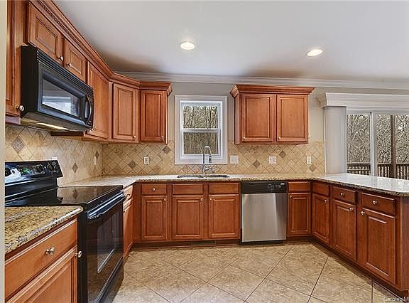4th image of 202 Harbor Landing Dr