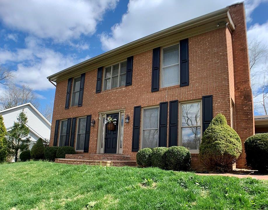 1st image of 890 Woodland Dr