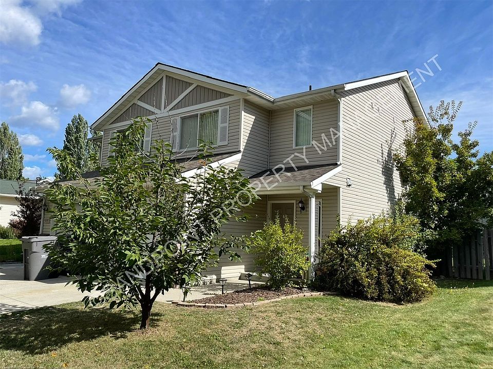 2nd image of 1116 Forsythia Ave