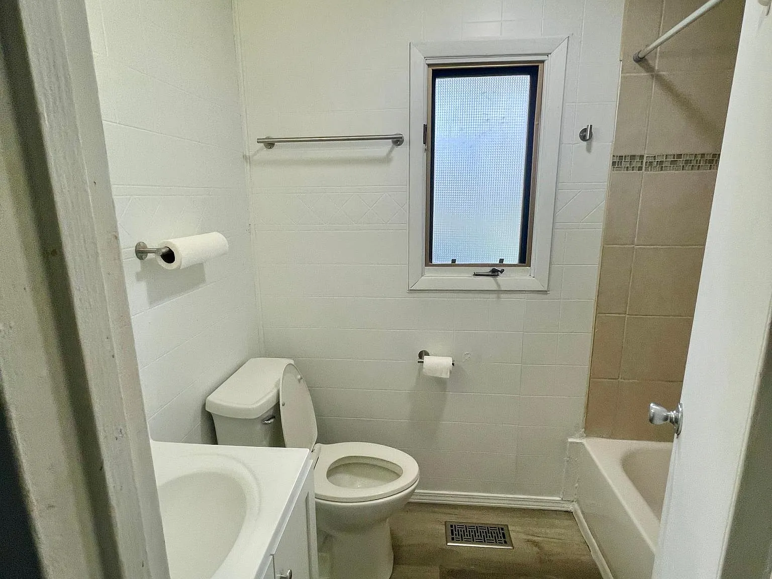 3 bed, 1100 sqft, $2,200 — Photo 4