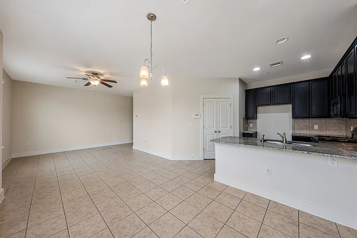 3 bed, 2.0 bath, 1127 sqft, $1,349 — Photo 4