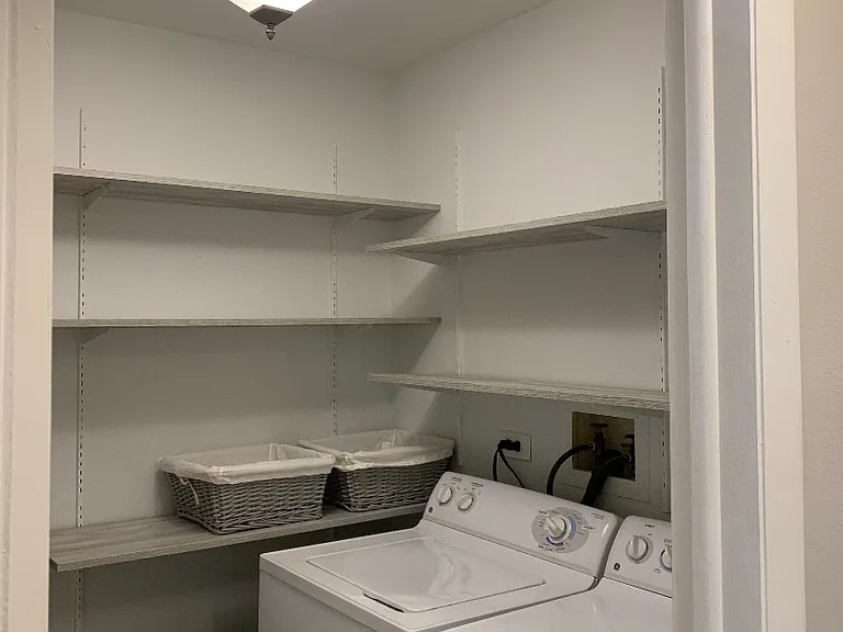 218 Hawthorne Ct — Photo 8