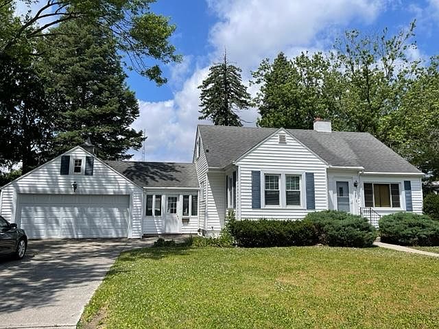 1st image of 1007 Oak Ln