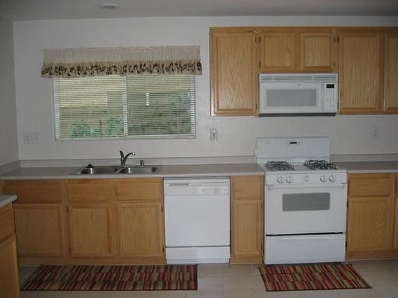 3rd image of 694 Quaint Acres Ave