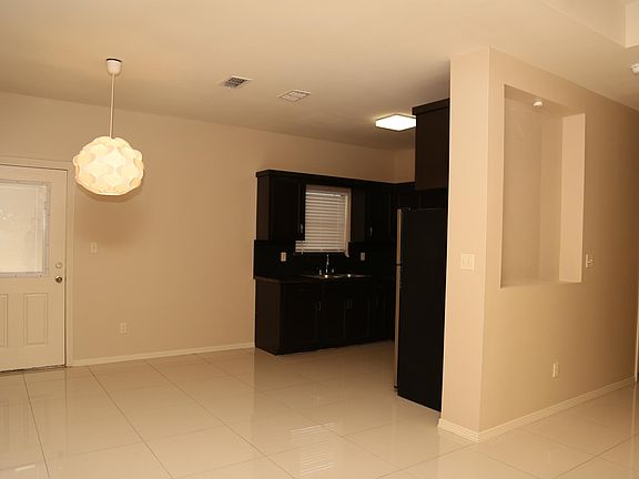 3rd image of 4717 N Dogwood St APT 4