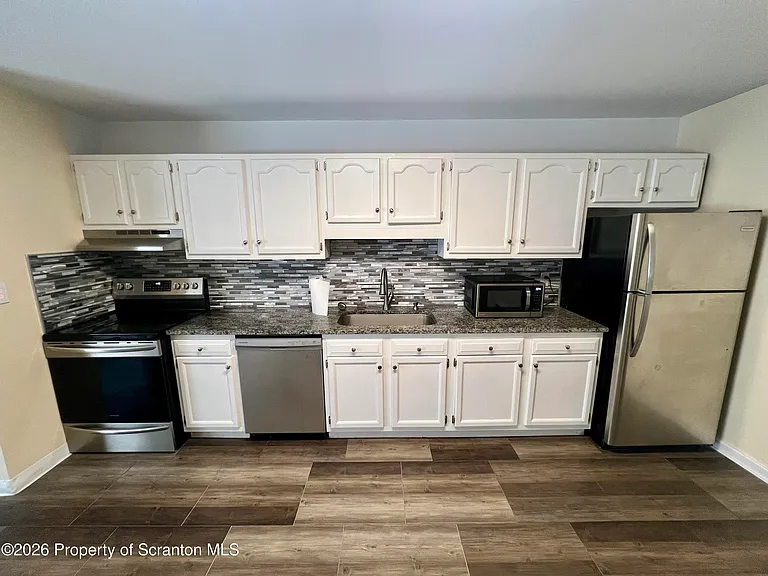 1733 Lakeside Dr — Photo 5