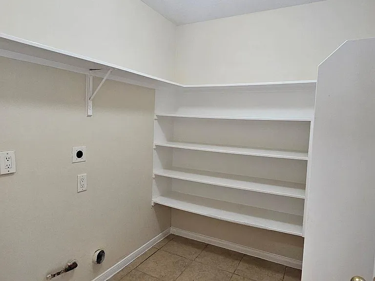 7111 Brody Ln — Photo 6
