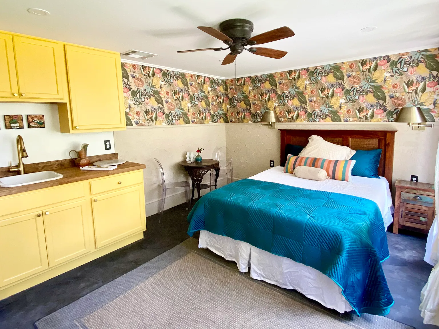 Studio, 200 sqft, $1,300 — Photo 1