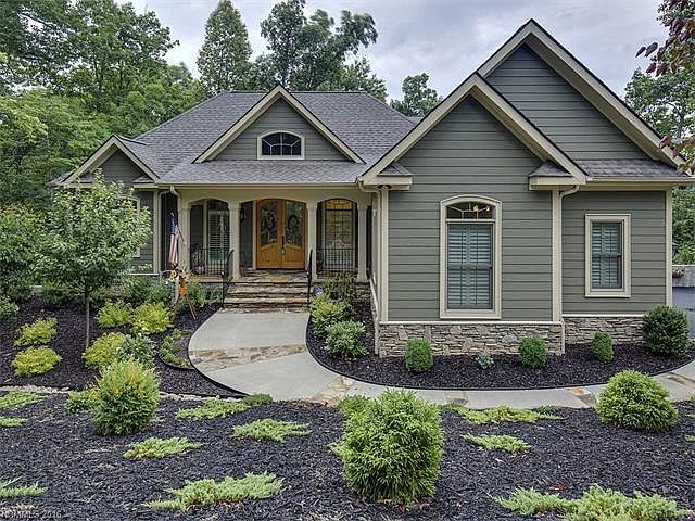 1st image of 207 Bent Pine Trce