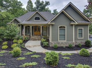 207 Bent Pine Trce, Hendersonville, NC 28739