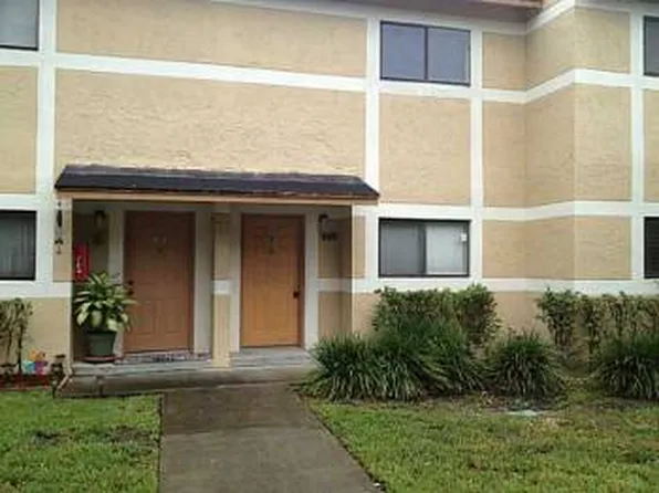 223 Palm Cir E, Hollywood, FL 33025