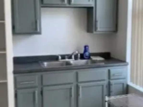 1147 W Grand Ave #3R, Chicago, IL 60642