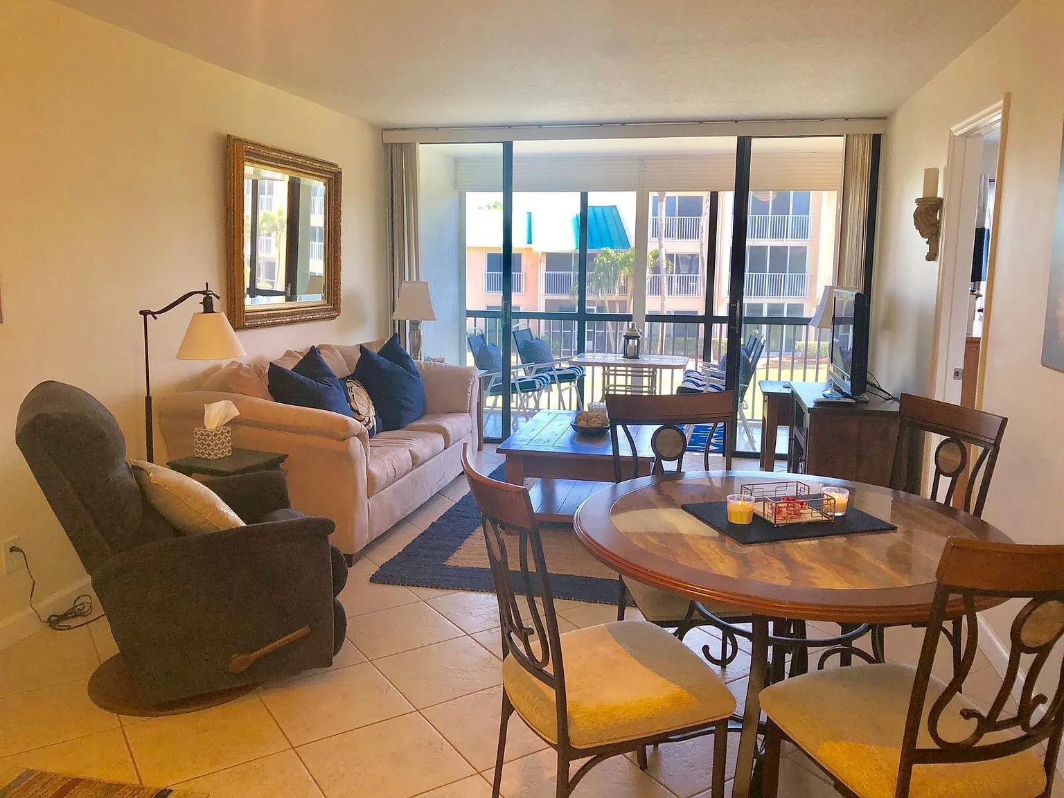 1 bed, 1.0 bath, 678 sqft, $1,900 — Photo 2