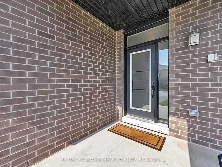 208 Big Dipper St E — Photo 4