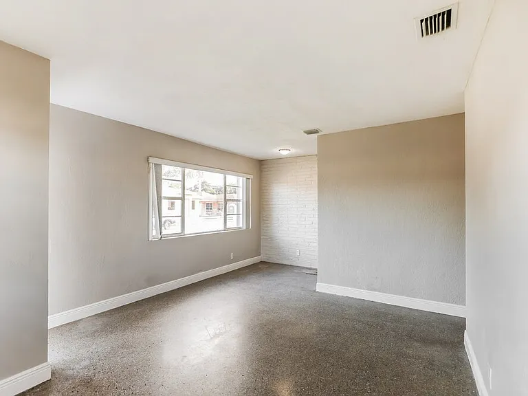 2218 Farragut St — Photo 5