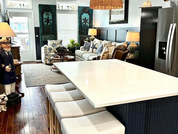 4th image of 1515 E Beach Blvd #212
