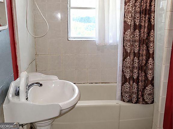 3rd image of 160 Jarvis St
