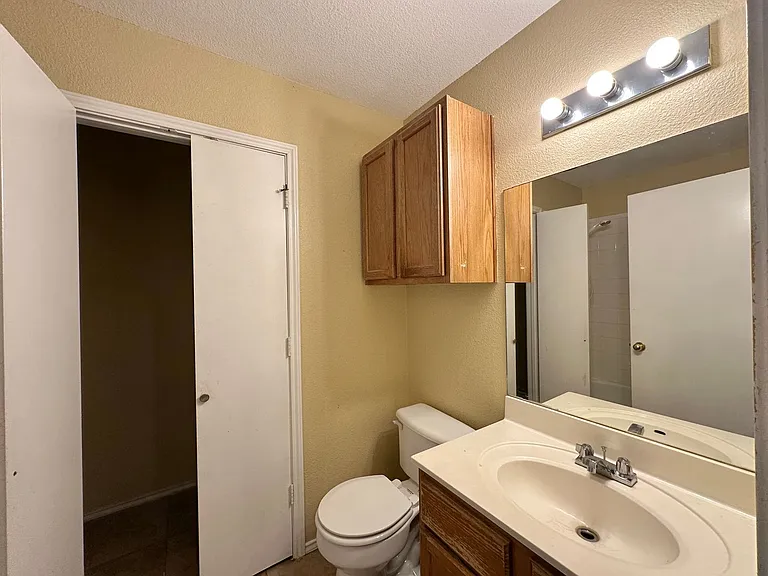5910 Greengate — Photo 33