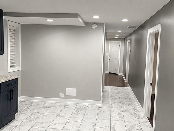 5th image of 1427 N Keeler Ave #1