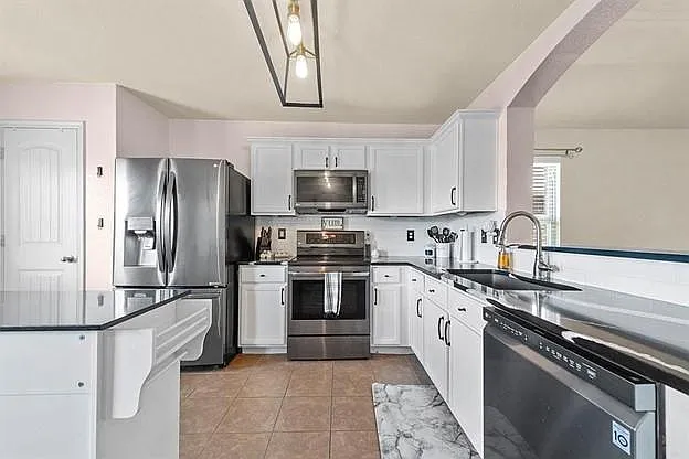 2107 Hartley Dr — Photo 4