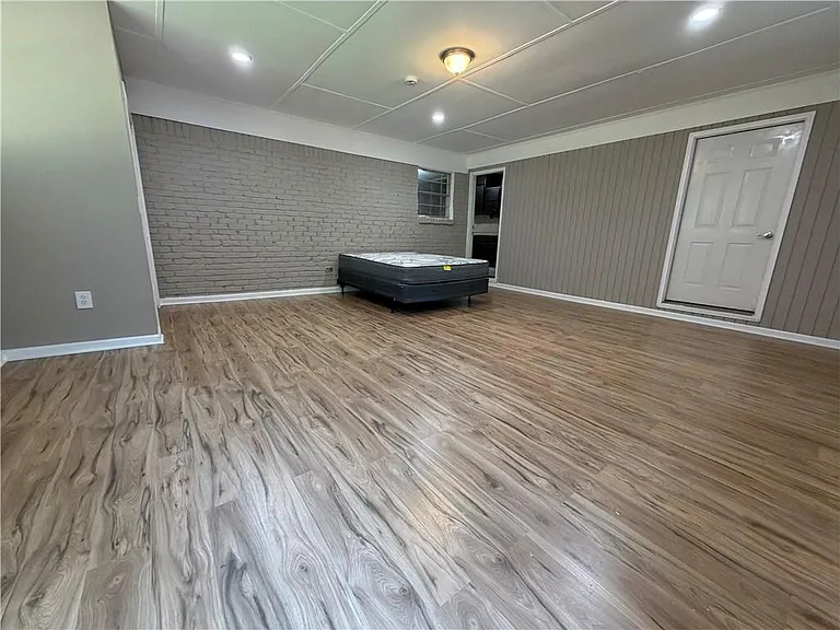 976 Dogwood Way — Photo 5
