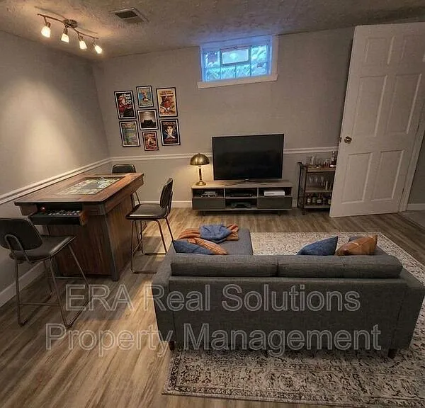 4095 Larry Pl — Photo 6