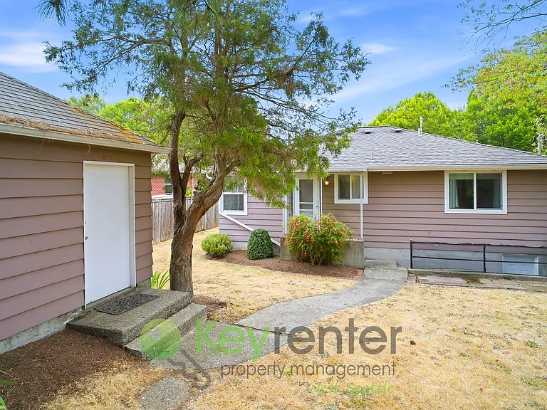 8835 35th Ave SW — Photo 15