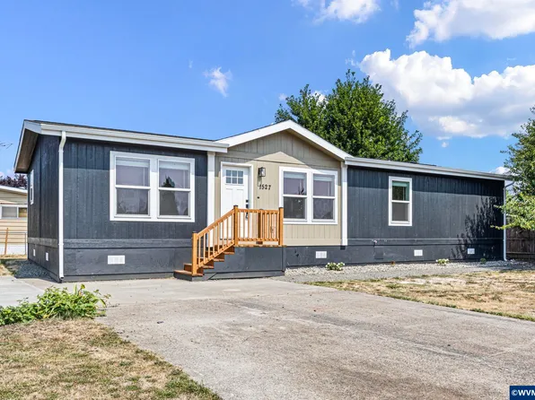 1527 NW 3rd St, McMinnville, OR 97128