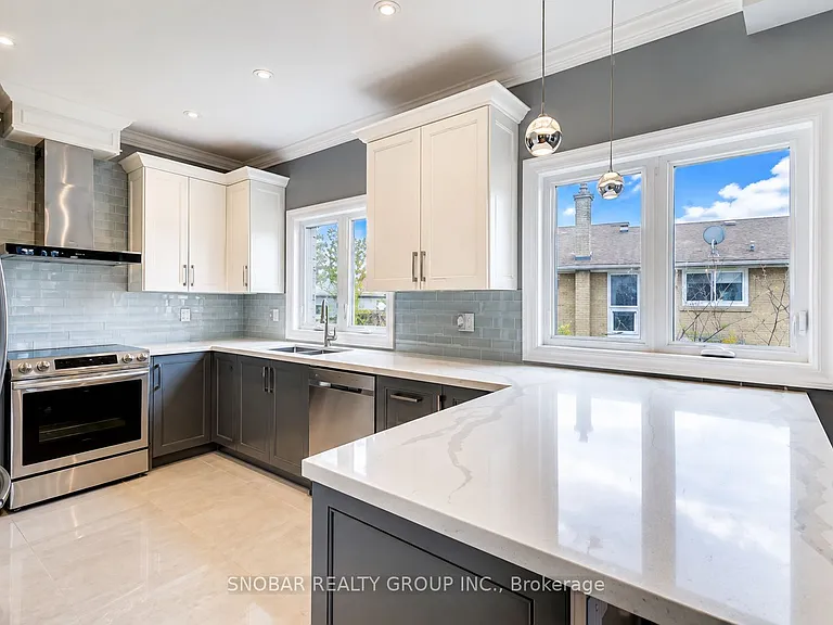 1 Aura Lea Blvd — Photo 2