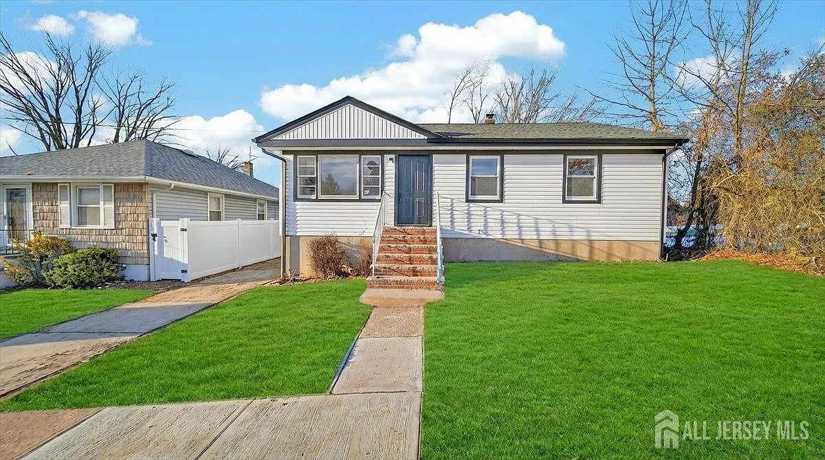 2 Olive St photo 1