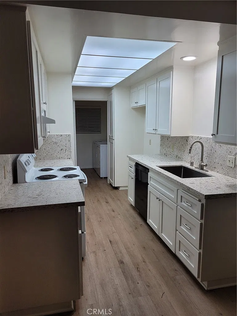3 bed, 2.5 bath, 1800 sqft, $3,500 — Photo 2