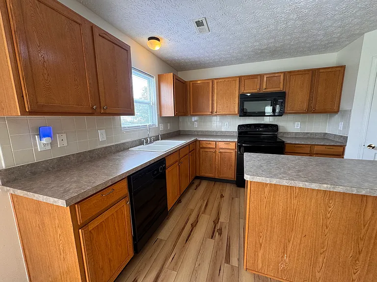 8175 Grant Park Ave — Photo 6